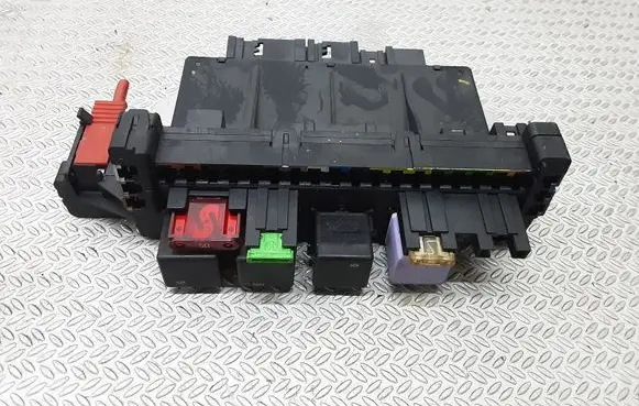 Mercedes-Benz S W220 Fuse module A0205451932