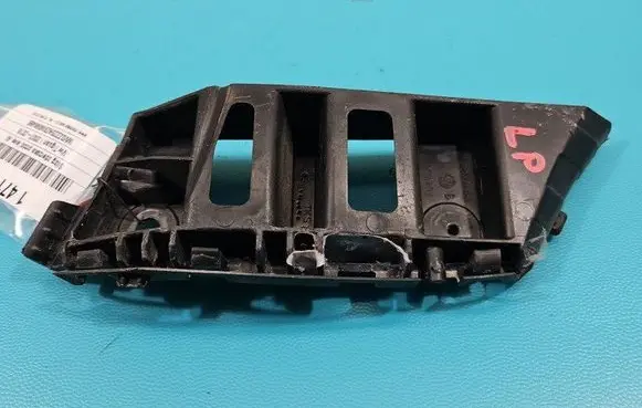 Front bumper mounting bracket