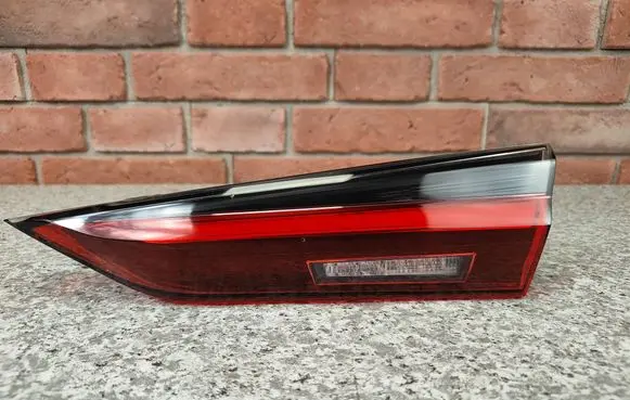Tailgate rear/tail lights