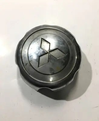 Mitsubishi Pajero Sport I Original wheel cap MB816581