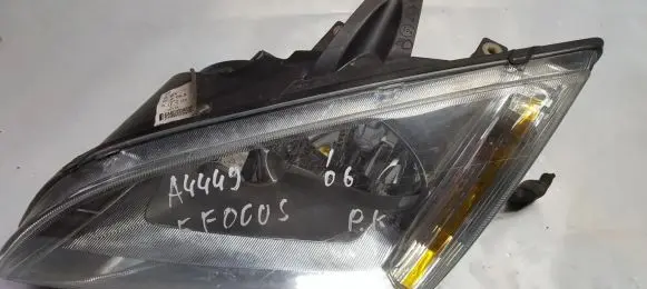 Ford Focus Headlight/headlamp 4M5113W030BC 4M51-13W030-BC