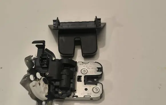 Audi A7 S7 4G Tailgate/trunk/boot lock/catch/latch 8K9827505A 121411