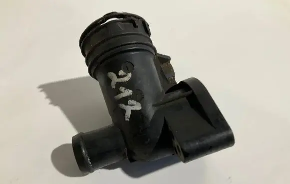 Mercedes-Benz E W212 Engine coolant pipe/hose A6422001156