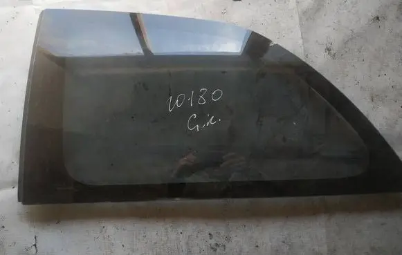 Toyota Yaris Rear side window as2