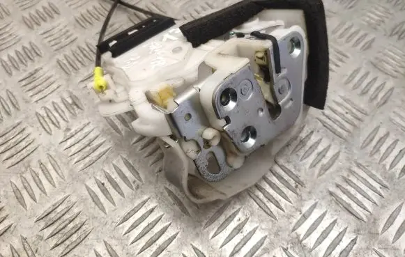 Subaru Forester SH Front door lock