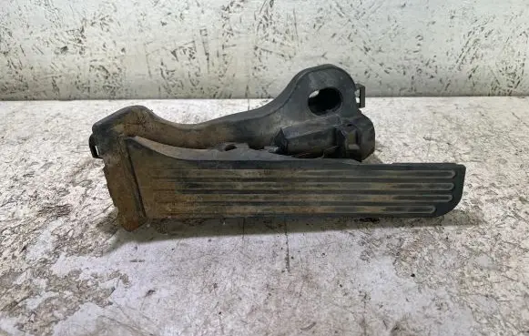 Volkswagen Golf V Accelerator throttle pedal 1K1721503L 6PV00860000 023308