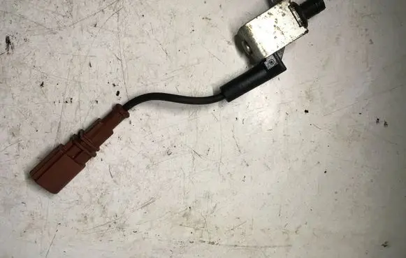 Skoda Octavia Mk3 (5E) Turbo solenoid valve 04L907284