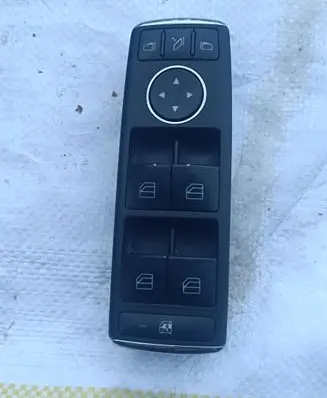 Mercedes-Benz C W204 Electric window control switch A2128208310