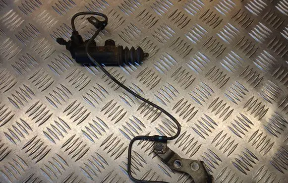 Toyota RAV 4 (XA30) Clutch slave cylinder AISIN