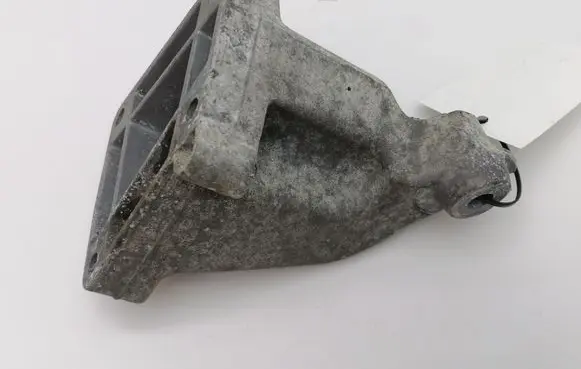 Mercedes-Benz C W203 Engine mounting bracket A6422230104 AC46000