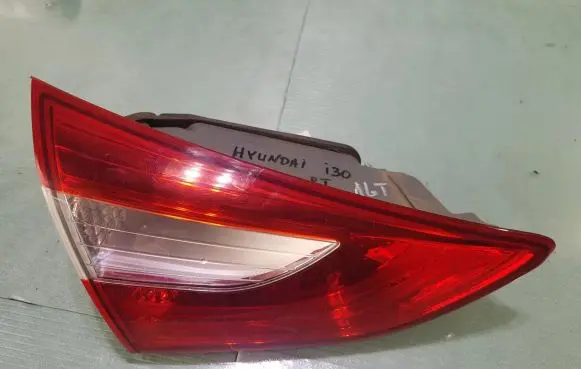 Hyundai Lantra I Tailgate rear/tail lights