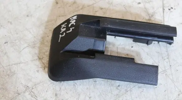 Mercedes-Benz A W176 Seat belt trim 00906694