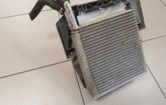 Jaguar XF X250 Coolant radiator CX238A107AA 9X238A107AD