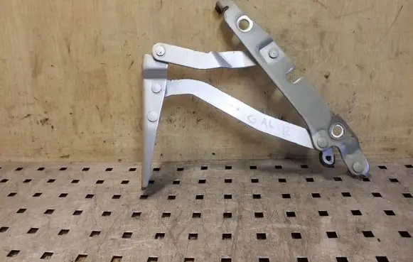 Seat Exeo (3R) Tailgate/trunk/boot hinge 8E5827302G