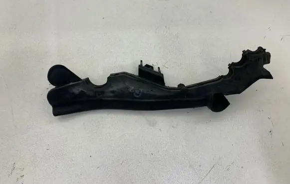 Mercedes-Benz S W221 Other engine bay part A2218310198