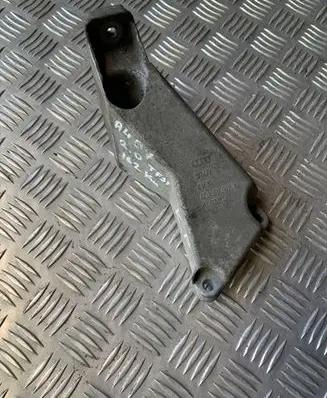Audi A4 S4 B7 8E 8H Engine mounting bracket 8E0199307A