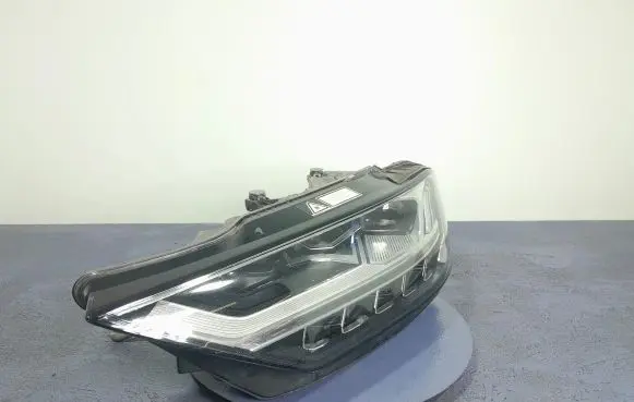 Audi A8 S8 D2 4D Headlight/headlamp 4N0941085