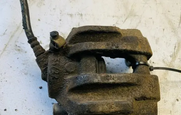 BMW 1 E81 E87 Front brake caliper 5422