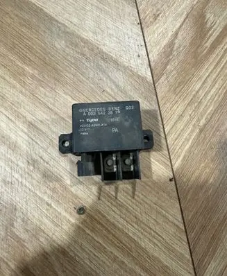 Mercedes-Benz E W211 Charging relay A0025423819