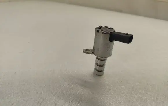 Audi Q7 4M Oil pressure sensor 06K115243L