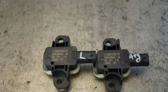 Mercedes-Benz B W246 W242 Airbag deployment crash/impact sensor a1668210351