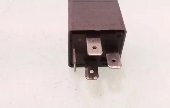 Volkswagen PASSAT B5.5 Other relay 141951253B V23134B52X227
