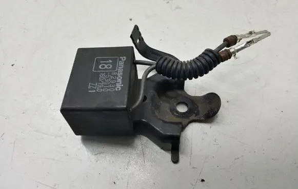 Lexus NX Hazard warning light relay 8293053010