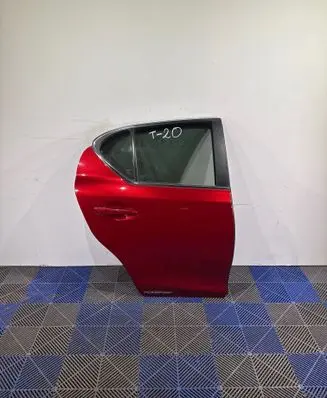 Lexus CT 200H Rear door