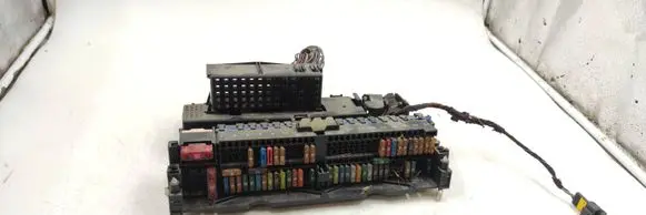 BMW 3 E46 Fuse module 8364541 6364540