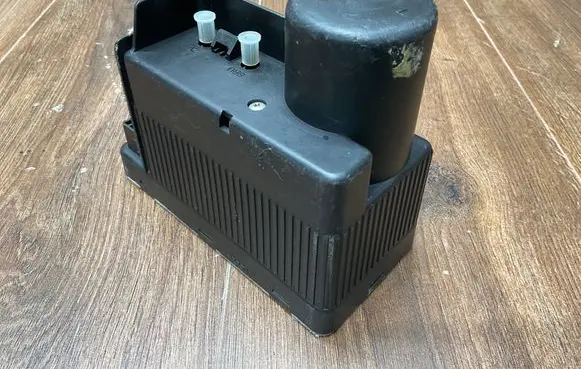 Mercedes-Benz C W202 Central locking vacuum pump 2028000948