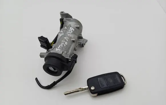 Volkswagen Golf Plus Ignition lock 1K0905851B 1K0905865