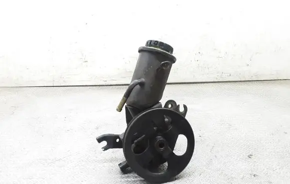 Toyota Yaris Power steering pump