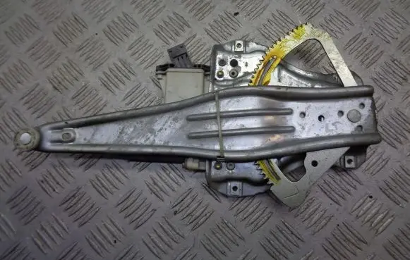 Toyota Avensis T250 Front door electric window regulator 999060-101