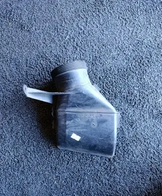 Mercedes-Benz E W124 Air intake duct part 1030940311