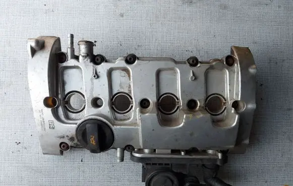 Audi A4 S4 B7 8E 8H Rocker cam cover 06D103469J 4010180D
