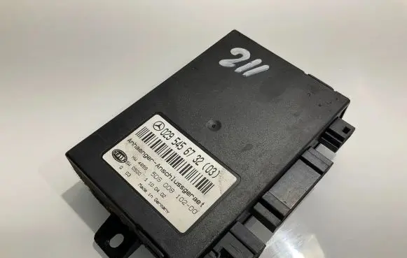 Mercedes-Benz E W211 Tow bar trailer control unit/module 0295456732 5DS00810200