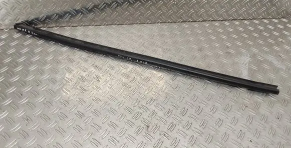 Toyota Yaris Front door glass trim molding 
