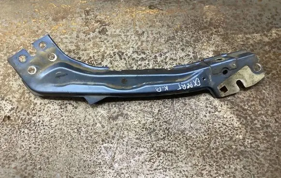 Headlight/headlamp mounting bracket