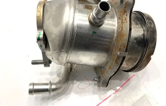 Renault Trafic III (X82) EGR valve cooler 147358452R
