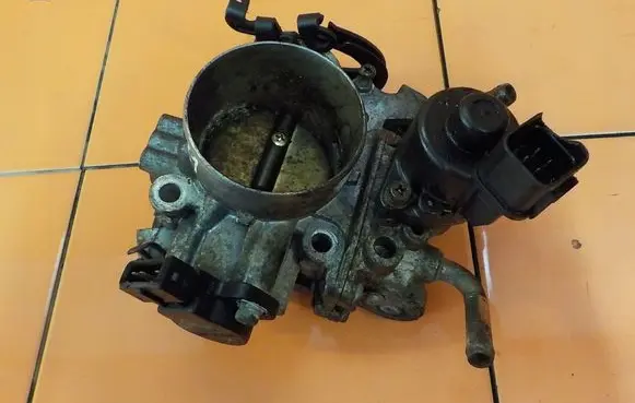 Mitsubishi Pajero Throttle body valve 