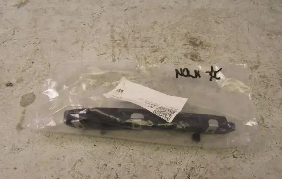 Opel Astra K Front bumper mounting bracket 39086892