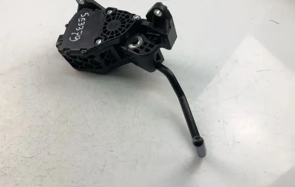 Toyota RAV 4 (XA30) Accelerator throttle pedal 7811033140