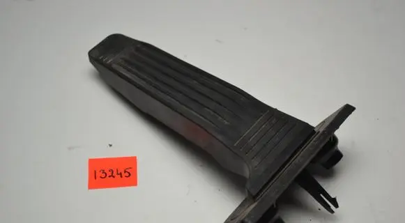 Toyota RAV 4 (XA50) Accelerator throttle pedal 7811133101