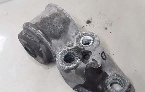 Volkswagen PASSAT B5.5 Rear axle beam mounts housing 4B0501522E 8E0501522H 4B0501521