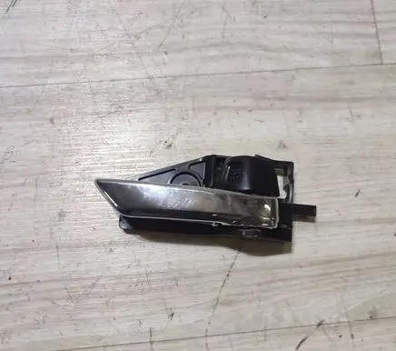 Suzuki Vitara (LY) Front door interior handle 
