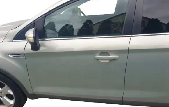 Ford Kuga I Front door