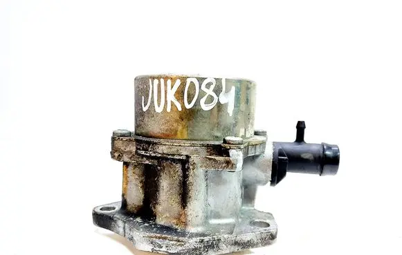 Nissan Juke I F15 Vacuum pump 146505272R