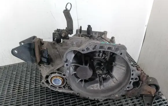 Hyundai Trajet Manual 5 speed gearbox L4K
