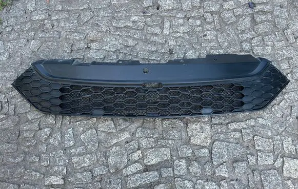 Iveco Daily 6th gen Front bumper upper radiator grill 5801543607 3790 5801587018