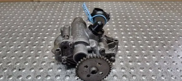 Volkswagen Golf VII Oil pump 04E115103F